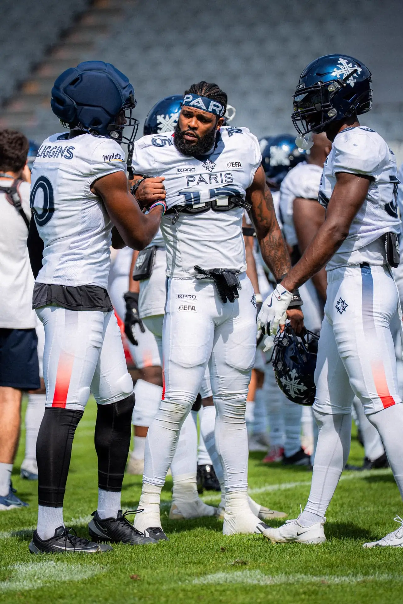 Sideline talk, Sport photography